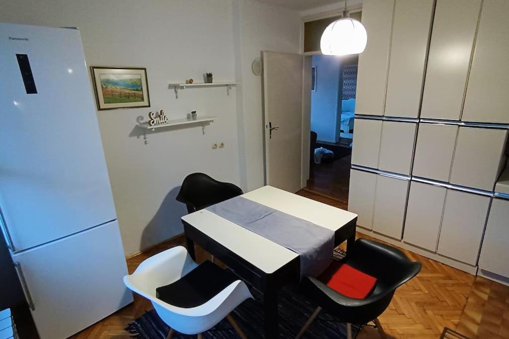 Spacious Condo Near Bascarsija - Free Parking Sarajevo Luaran gambar