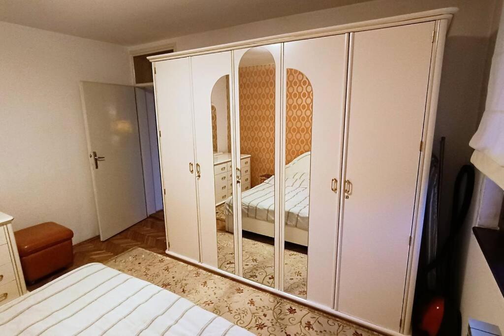 Spacious Condo Near Bascarsija - Free Parking Sarajevo Luaran gambar